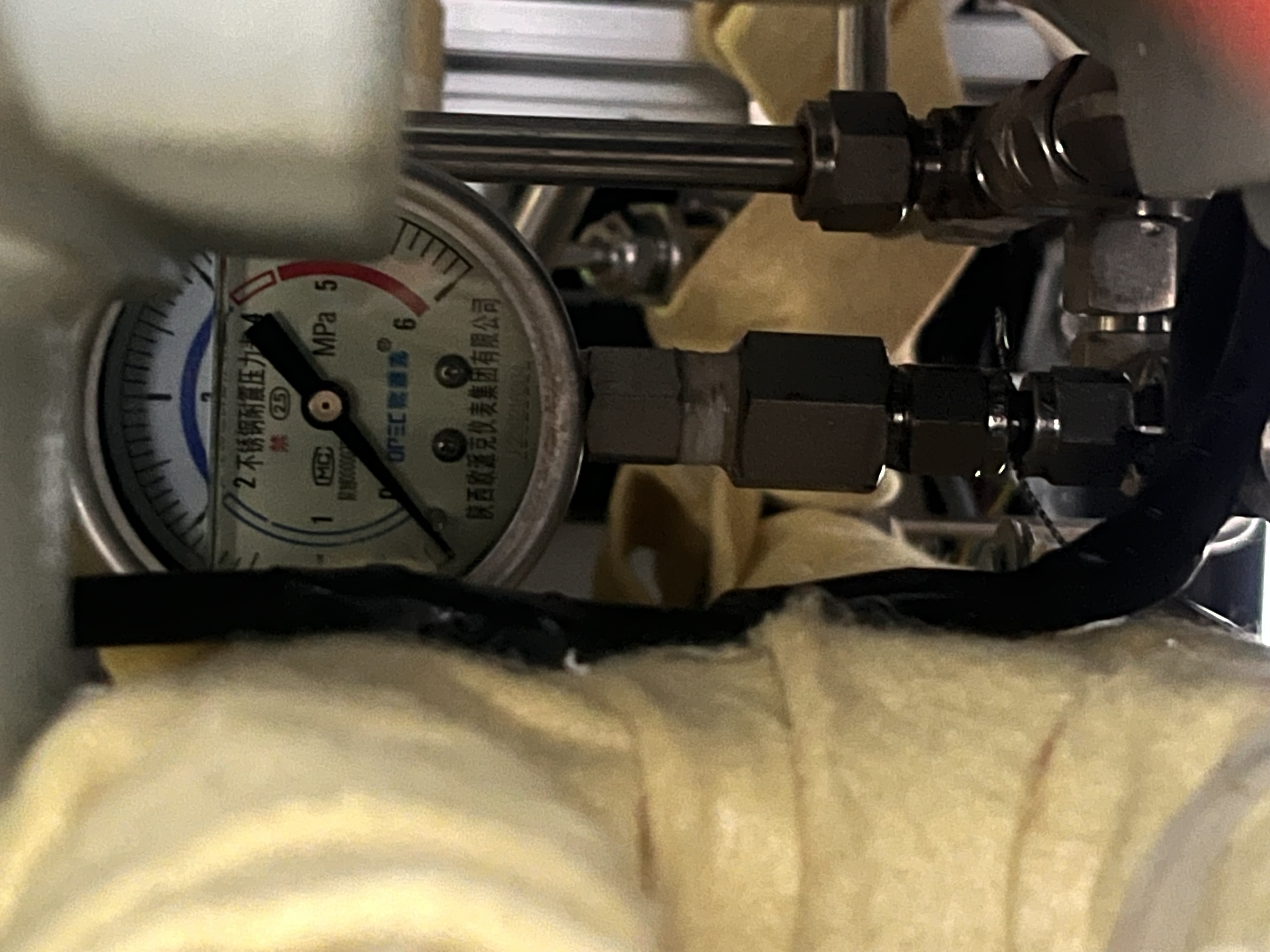 OPEC 压力表 YN-60-E 介质：清水 温度：0-70℃ 表盘：60mm，材质：304 耐震充硅油 量程：0-6MPa 螺纹：1/4NPT