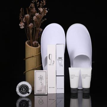 思扉尔 一次性洗漱用品猫山屋七件套牙具+香皂+沐浴露+洗发露+护理包+梳子+拖鞋 猫山屋七件套C