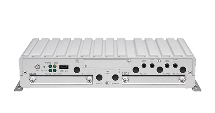 新汉 车载通讯工业计算机 VTC6220-BK 配置：8G内存 硬盘：512G，WIFI模组和天线